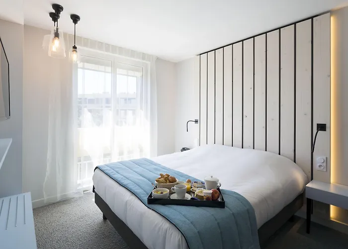 Opéralia Hôtel les Pins